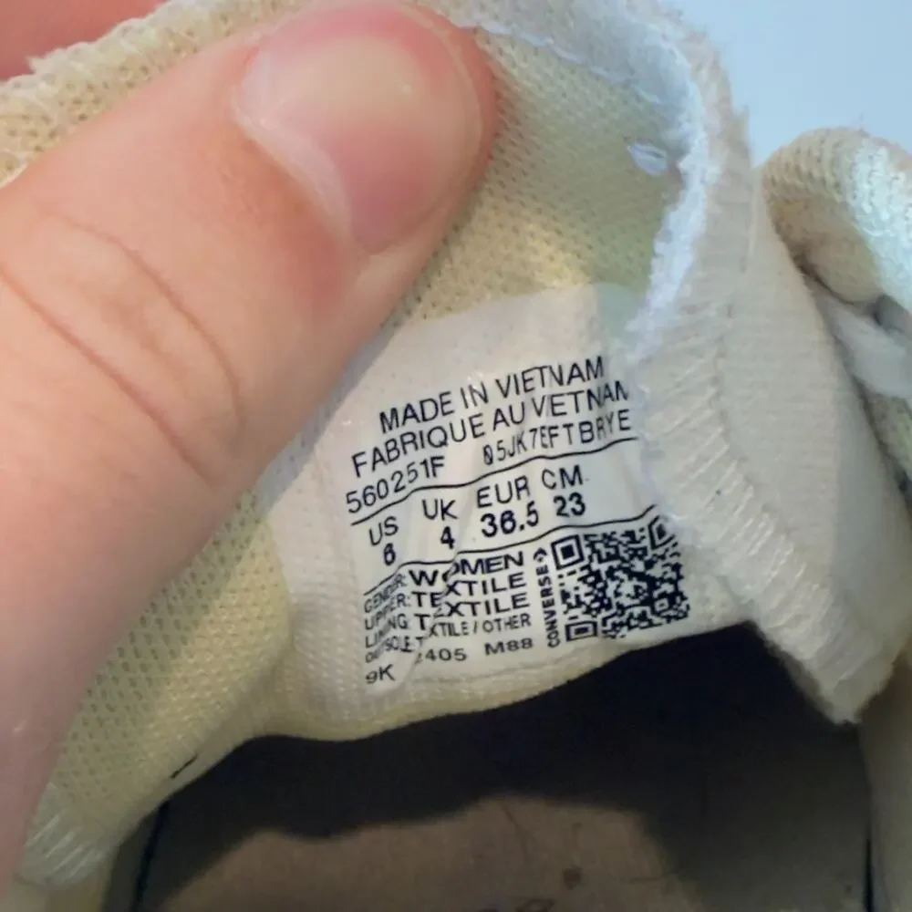 Converse Chuck Taylor All Star Womens 6 Low Top Platform White Canvas Sneakers